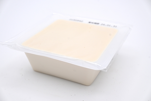 賞味期限が印字されている豆腐