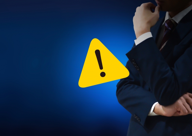 ビックリマークとビジネスマン