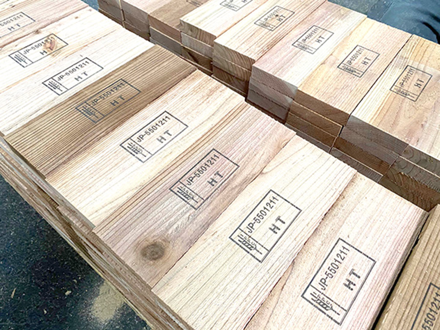 木材へ印字された文字