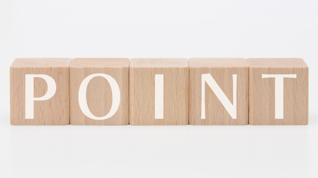 ポイントと書かれた木のブロック